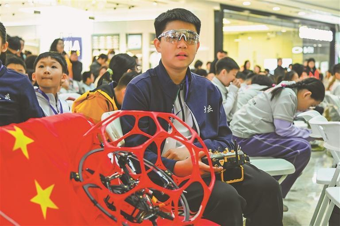 球探体育即时比分比分-无人机足球“技耀冰城”|黑龙江日报|足球联赛|选手|科技|赛场_新浪体育_新浪新闻